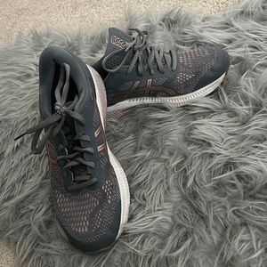 ASICS gel-Keyano 26 in great condition! 8.5